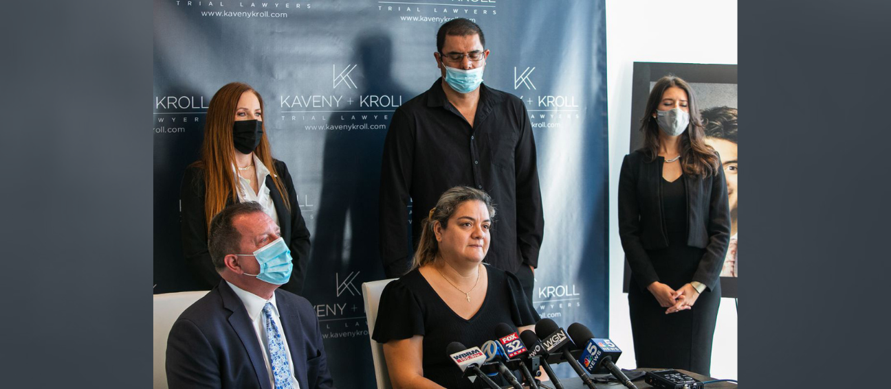 Family of teenage drowning victim sues Chicago Park District, calls for life rings to be installed along entire lakefront